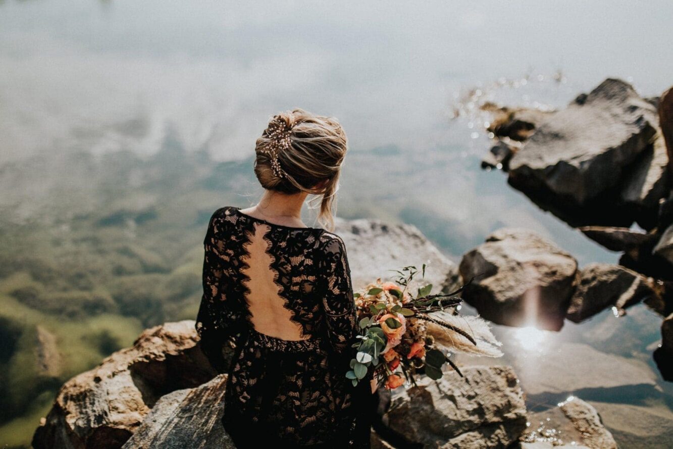 czarna suknia ślubna