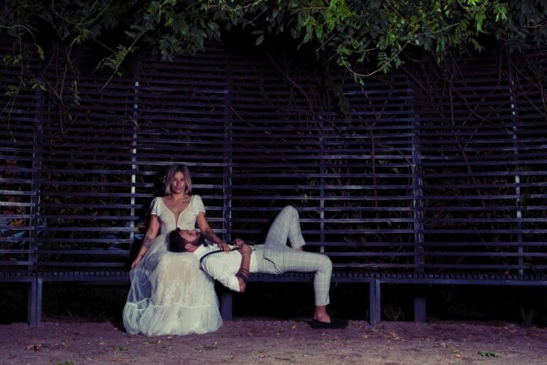 Suknia ślubna w stylu boho Porto 15 z dodatkowym krótkim rękawem.