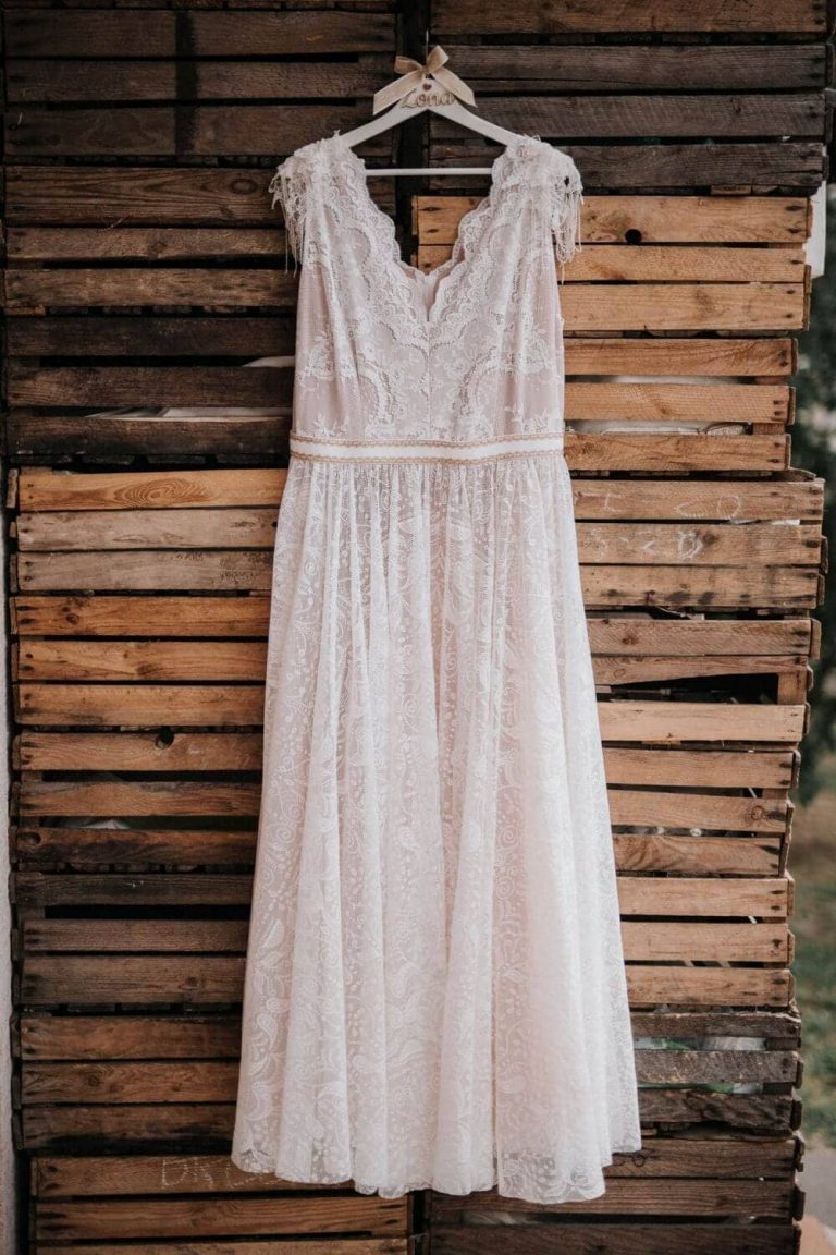 Suknia ślubna w stylu boho Porto 47 Plus Size z dołem sukni z pełnego koła zamiast z połowy koła.