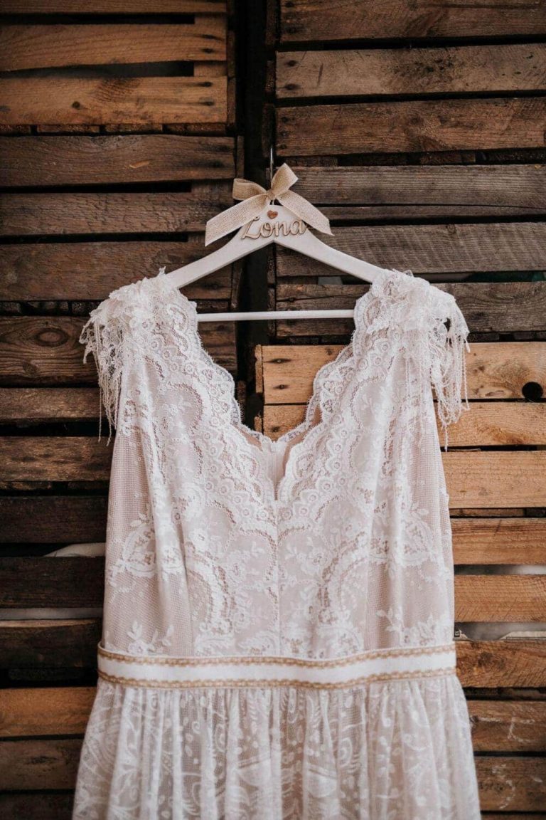 Suknia ślubna w stylu boho Porto 47 Plus Size z dołem sukni z pełnego koła zamiast z połowy koła.