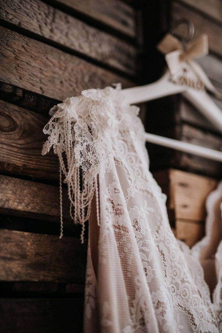 Suknia ślubna w stylu boho Porto 47 Plus Size z dołem sukni z pełnego koła zamiast z połowy koła.