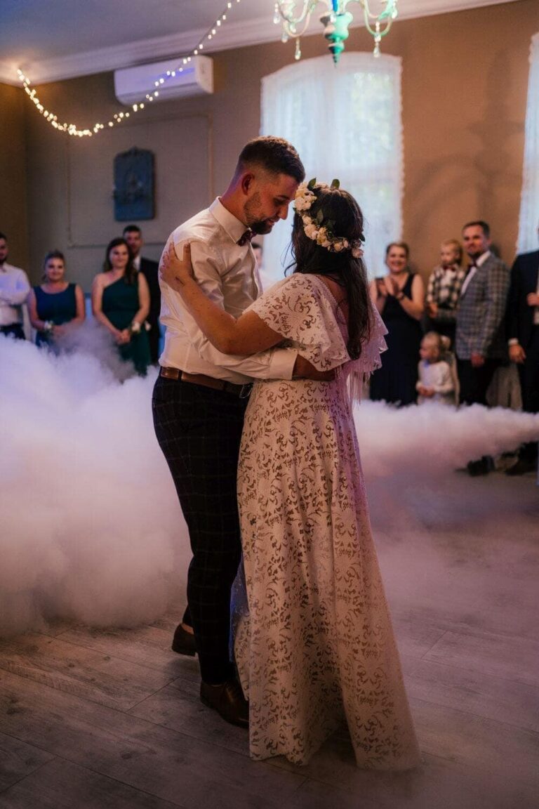 Suknia ślubna w stylu boho Santorini 1 Plus Size z dodatkowym rękawem z koła.