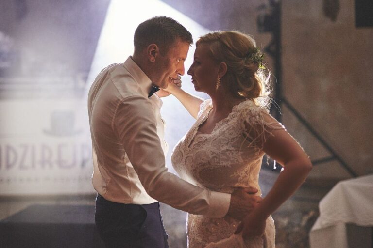 Suknia ślubna w stylu boho Porto 31.