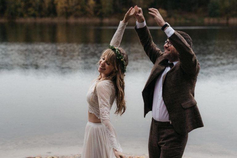 Suknia ślubna w stylu boho dwuczęściowa Porto 24 z szyfonem na dole, jak w Porto 23.