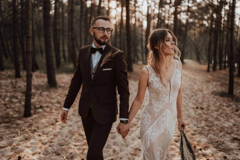 Suknia ślubna w stylu boho Porto 42 z dodatkowymi frędzlami na plecach i nogach