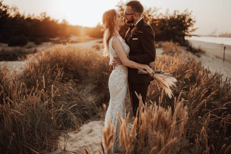 Suknia ślubna w stylu boho Porto 42 z dodatkowymi frędzlami na plecach i nogach