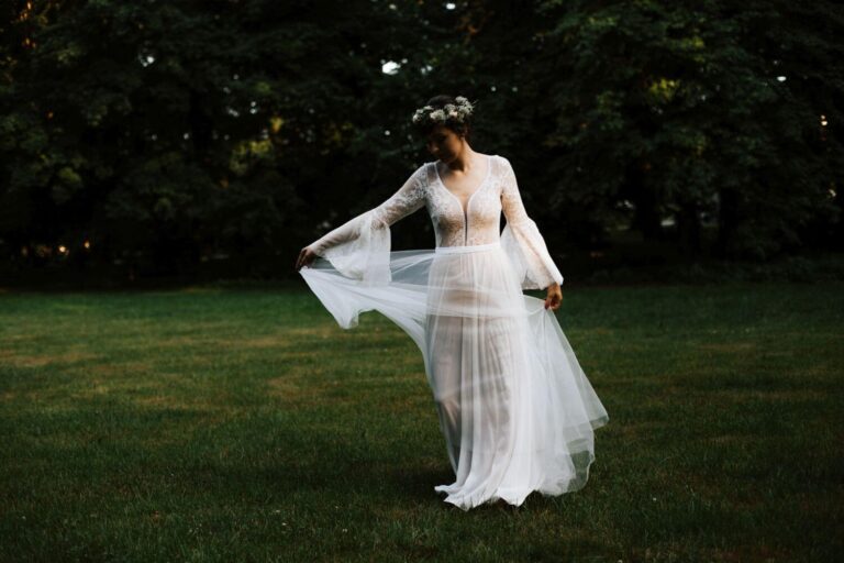 Suknia ślubna w stylu boho - mix Porto 48, rękawy dzwonki jak u Porto 44, doł zastąpiony szyfonem z białym tiulem.