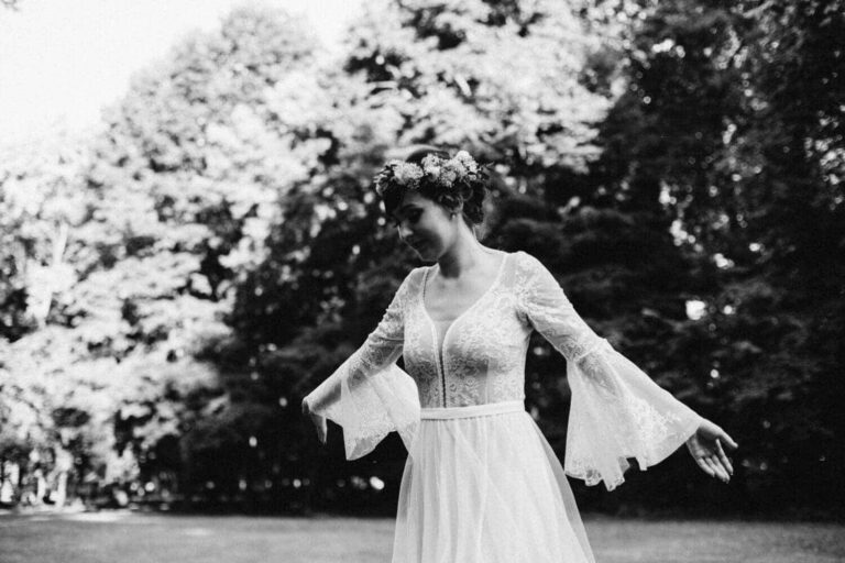 Suknia ślubna w stylu boho - mix Porto 48, rękawy dzwonki jak u Porto 44, doł zastąpiony szyfonem z białym tiulem.