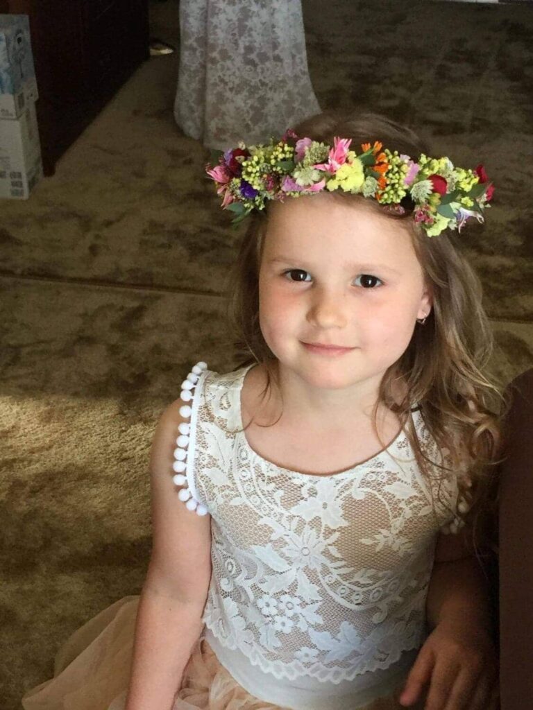 Suknia ślubna w stylu boho z inspiracji Porto 17, w wersję letniej na cienkich ramiączkach, tak aby wróżkowe rękawy były zakładane osobno.
