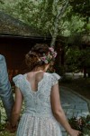 Suknia ślubna w stylu boho Porto 47, ale ze spódnicą uszytą z pełnego koła zamiast półkola, oraz z dodatkowym motylkiem.