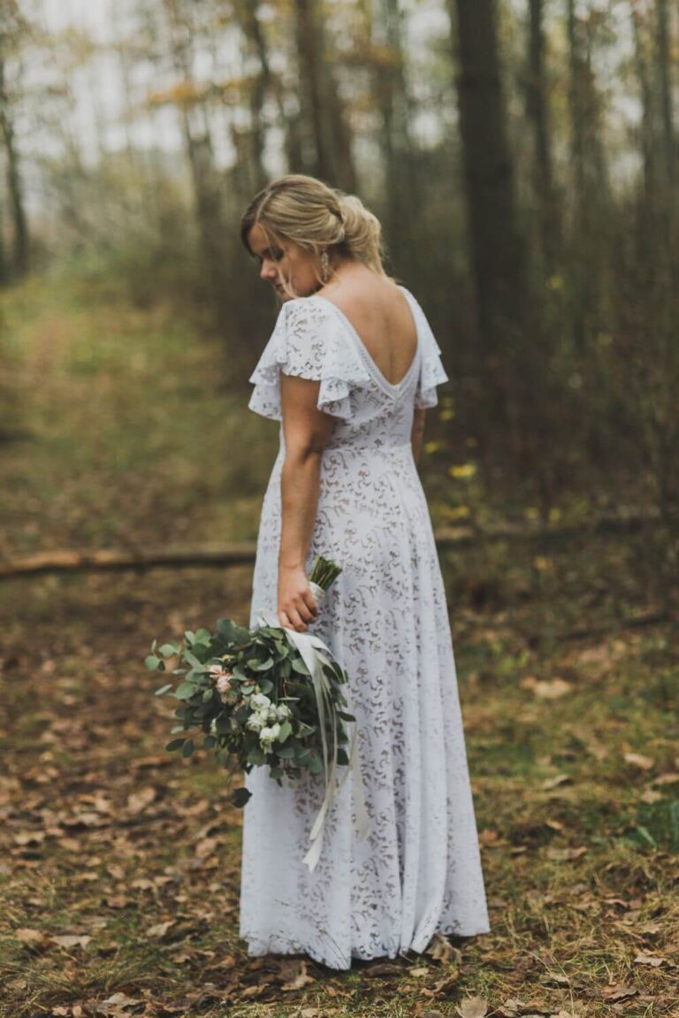 Suknia ślubna w stylu boho Santorini 1 z dodatkowym rękawem z koła.