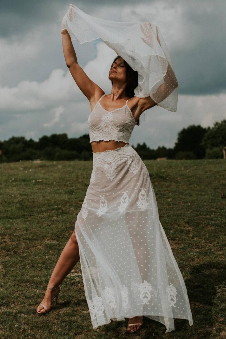 Dwuczęściowa suknia ślubna