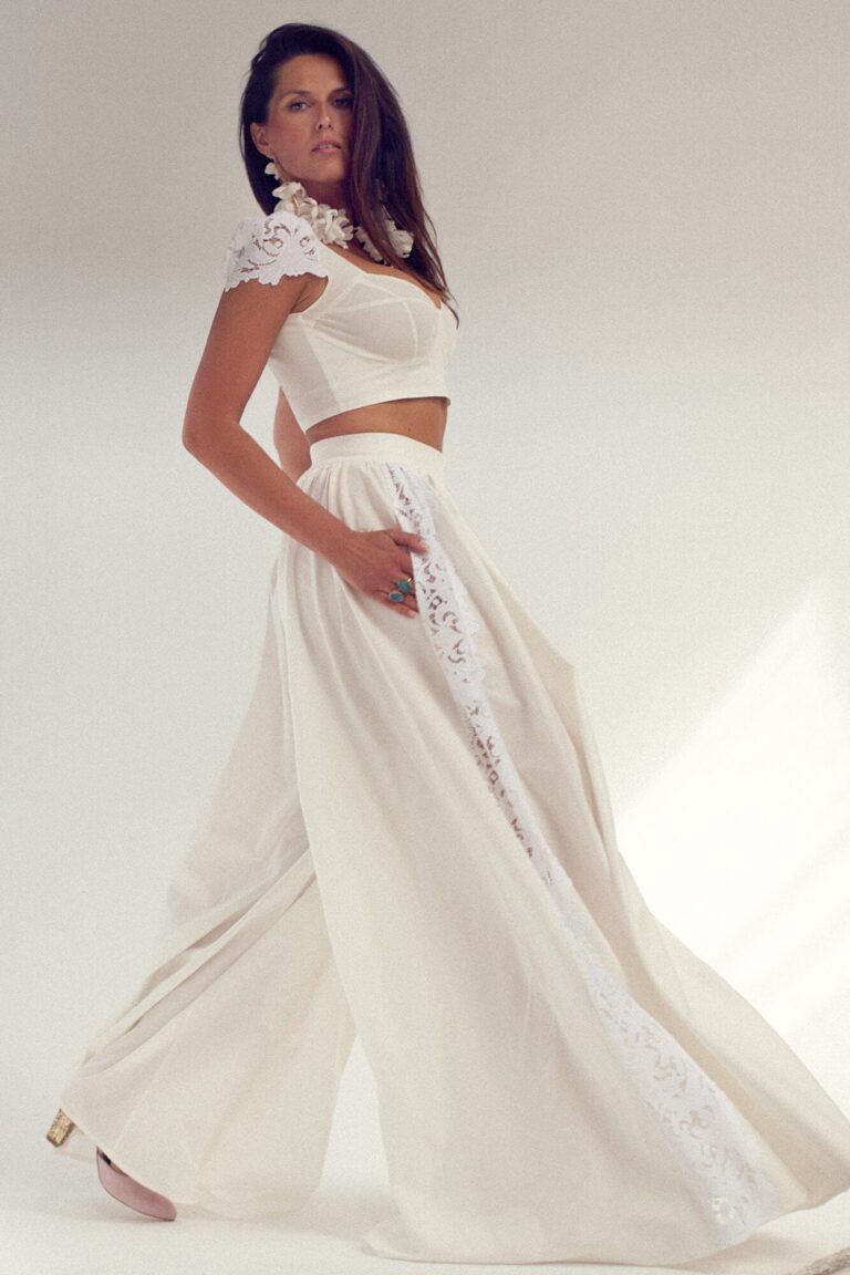 Dwuczęściowy komplet ślubny - spódnico-spodnie z bluzką