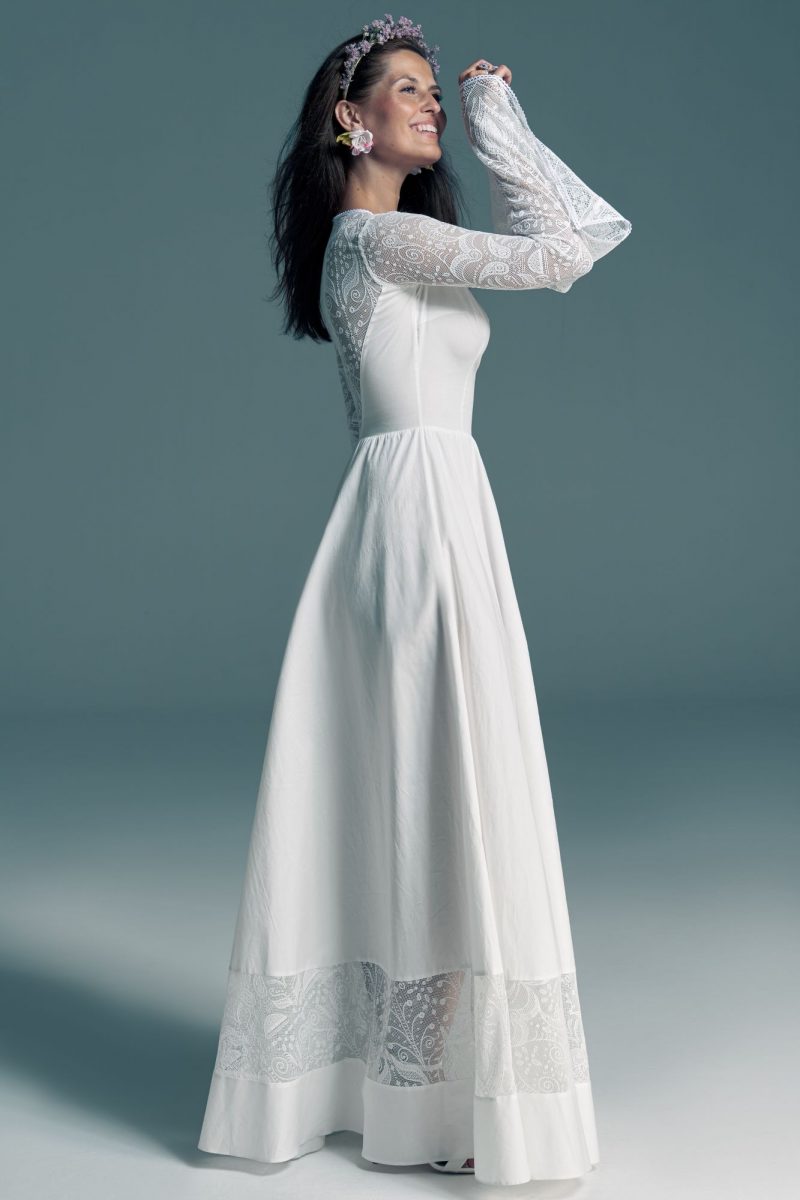 Bawełniana suknia ślubna z rękawami w klimacie bajkowym