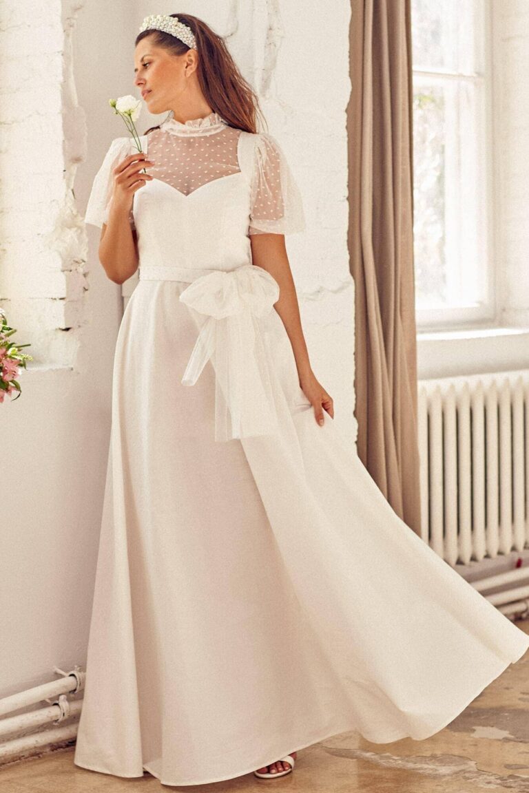 Suknia ślubna z bawełny w groszki