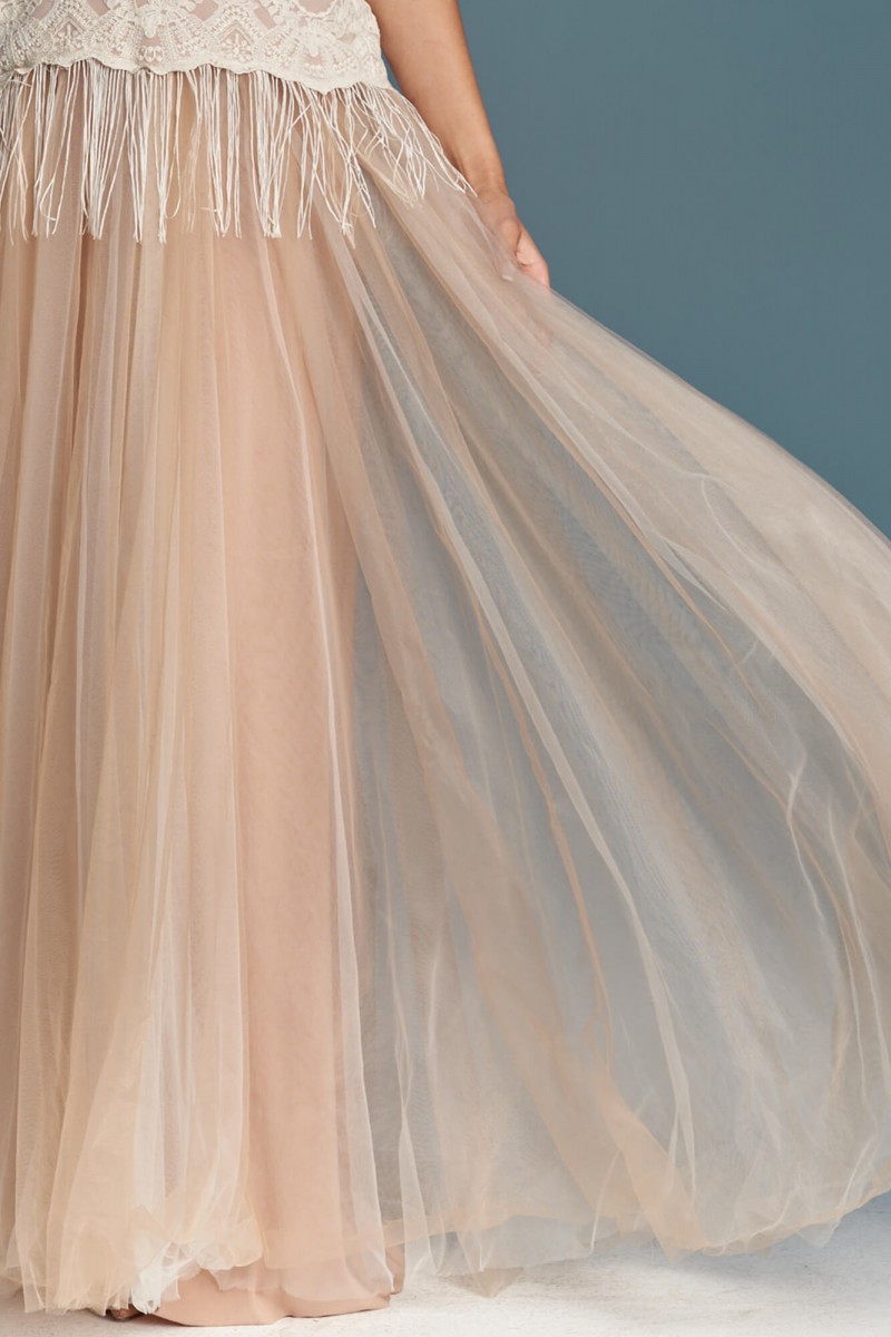 Suknia ślubna z beżowych bawełnianych koronek