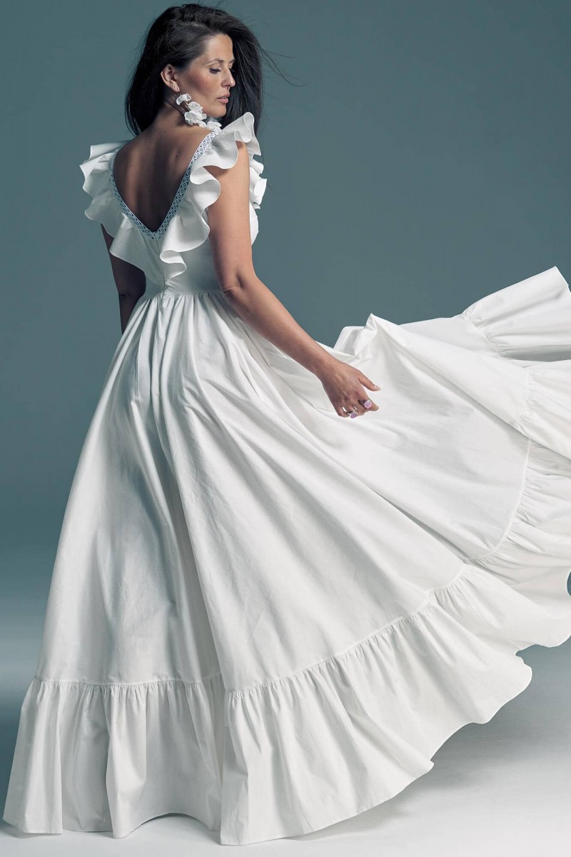 Suknia ślubna z falbanami w stylu hiszpańskim