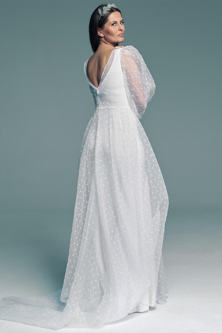 Delikatna, zwiewna i dziewczęca Suknia ślubna w kropki