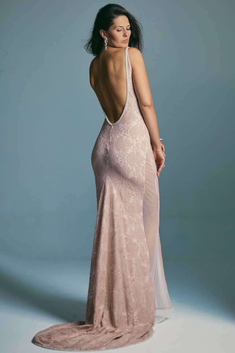 Suknia ślubna bez pleców