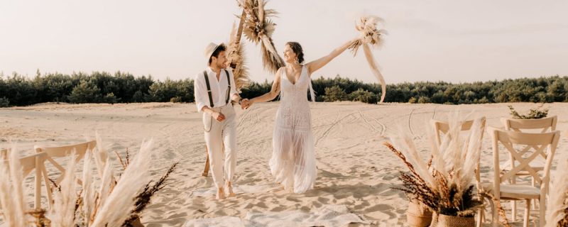 para młoda na plaży - suknia ślubna boho
