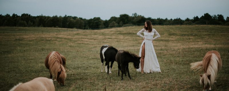 suknia ślubna boho z długim rękawem