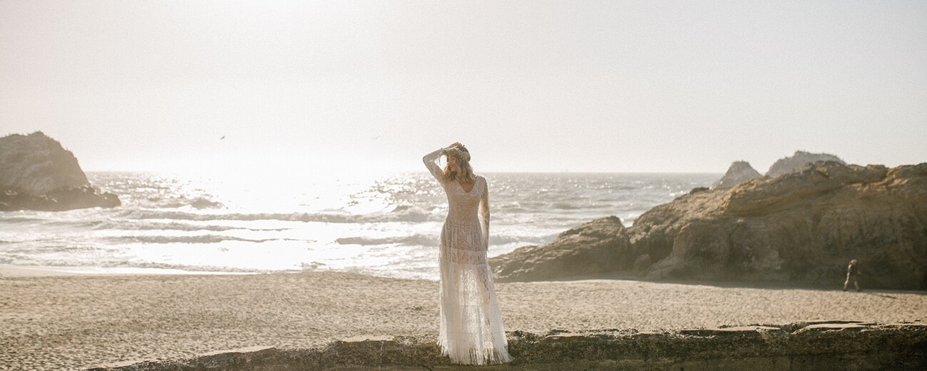 suknia ślubna na plaży