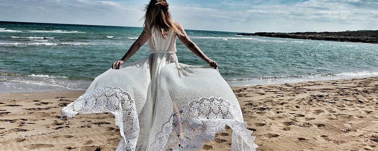 ślub na plaży boho suknia ślubna
