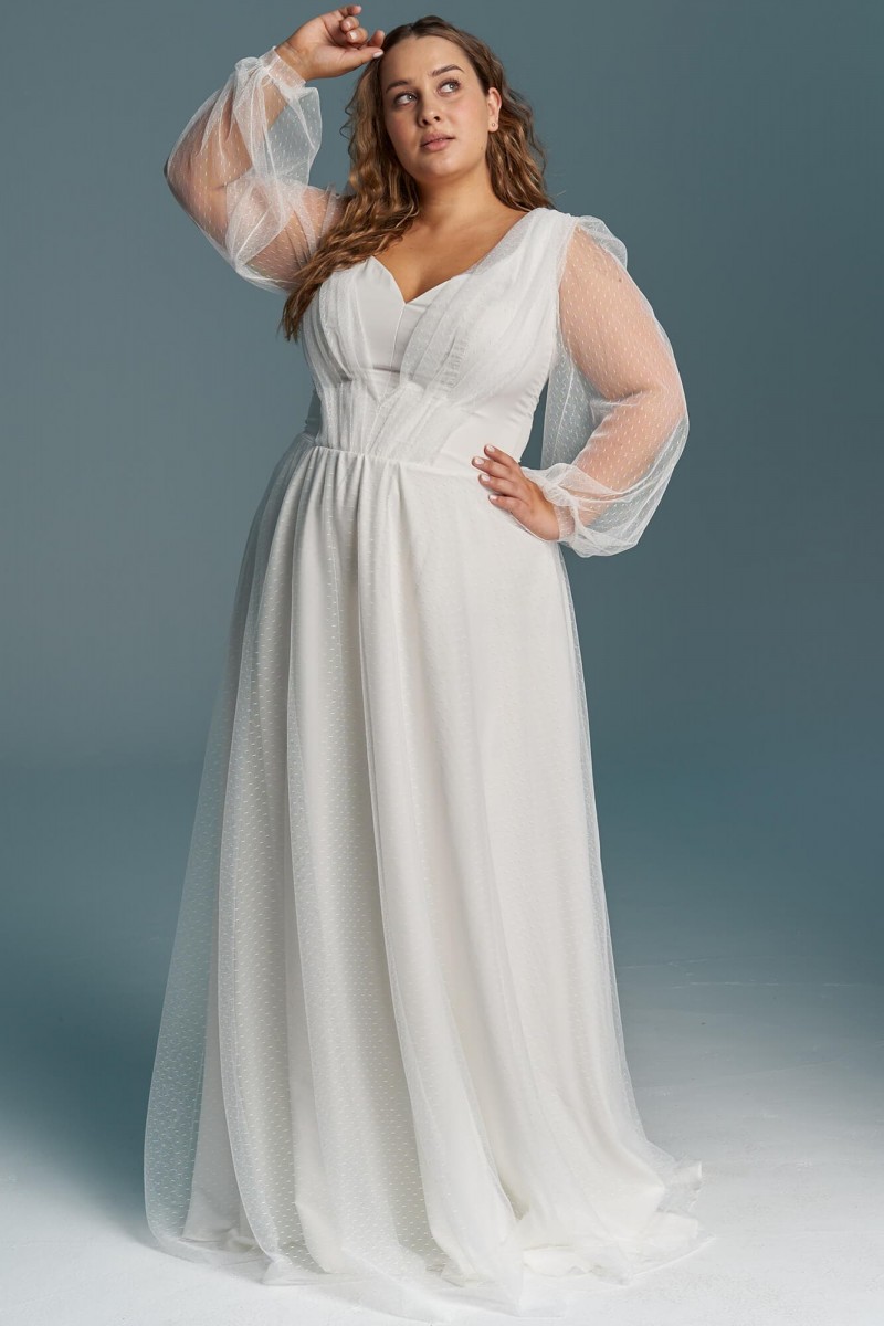 Kobieca suknia ślubna z lejącego szyfonu i tiulu w kropeczki