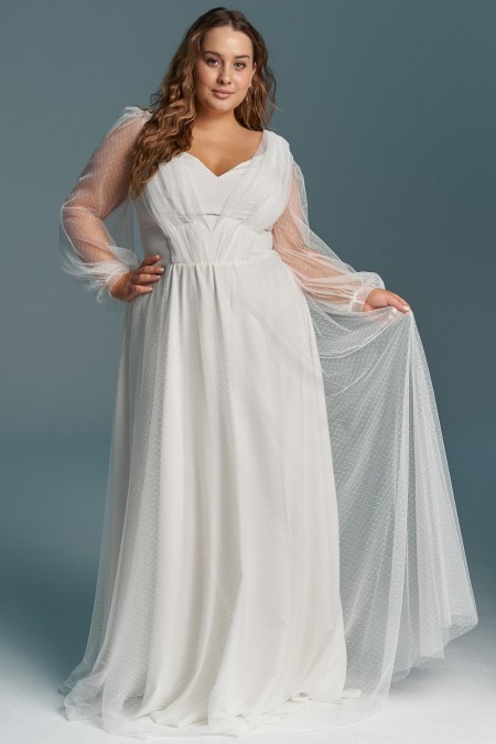 Kobieca suknia ślubna z lejącego szyfonu i tiulu w kropeczki