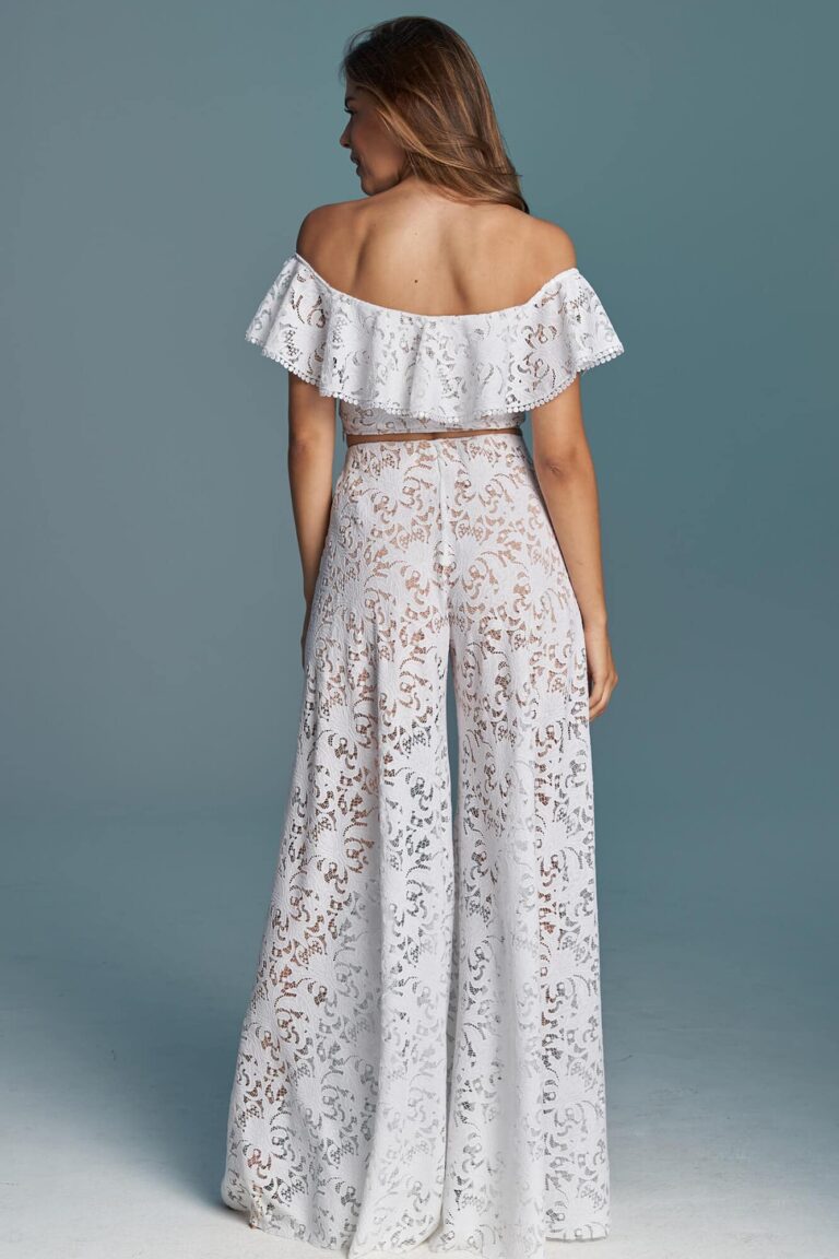 Suknia ślubna plus size eksponująca plecy