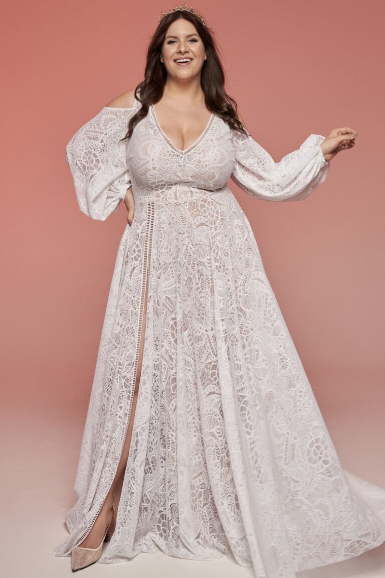 Suknia z długimi rękawami i dekoltem w kształcie litery V, z koronkowym wzorem.