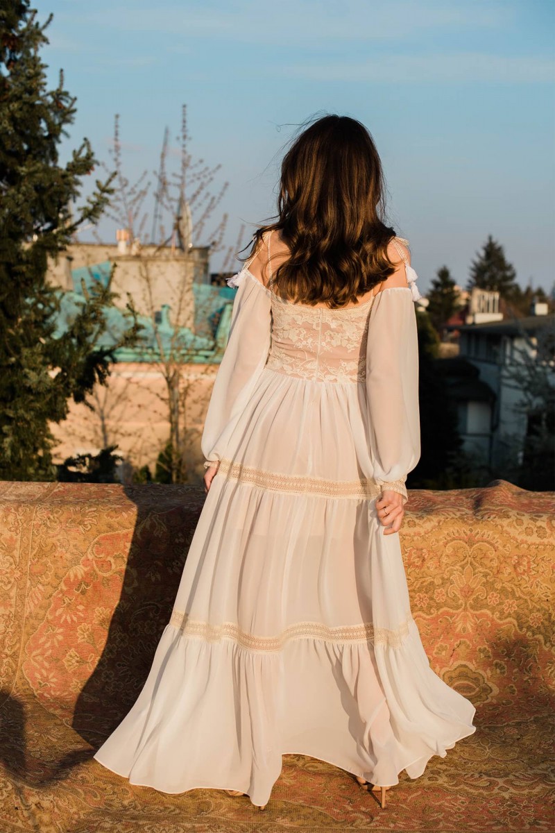 Suknia ślubna pięknie eksponująca ramiona