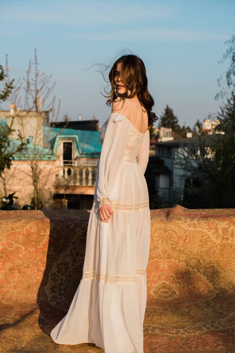 Suknia ślubna pięknie eksponująca ramiona