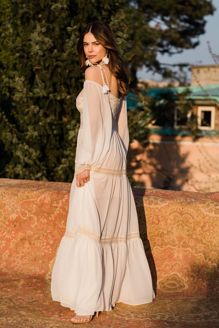 Suknia ślubna pięknie eksponująca ramiona