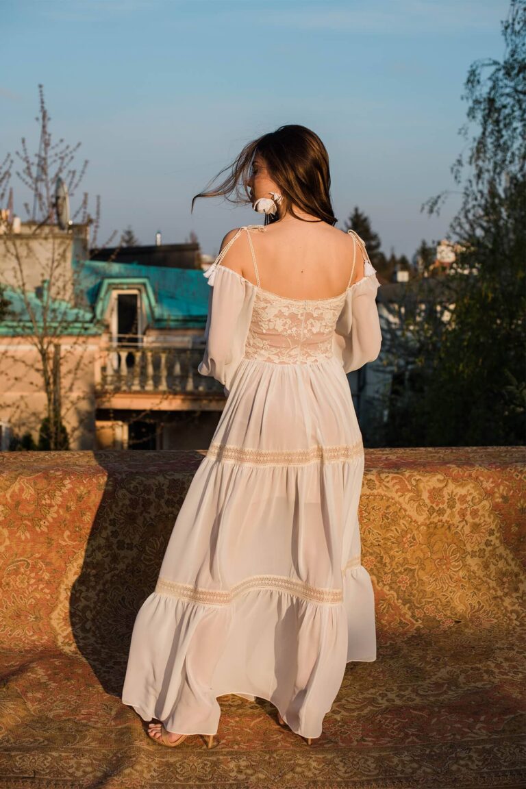 Suknia ślubna pięknie eksponująca ramiona