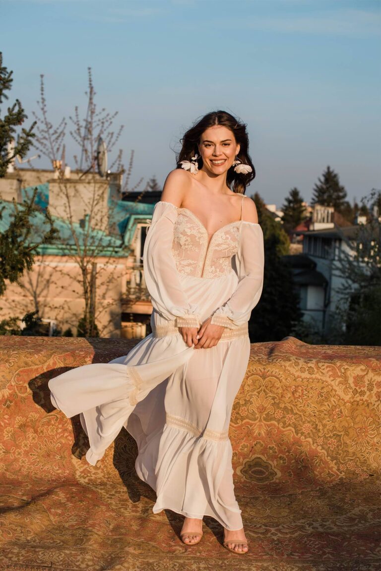 Suknia ślubna pięknie eksponująca ramiona