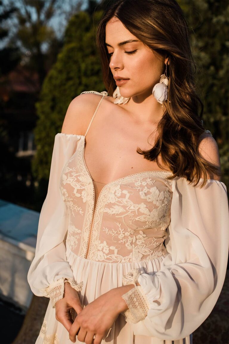 Suknia ślubna pięknie eksponująca ramiona