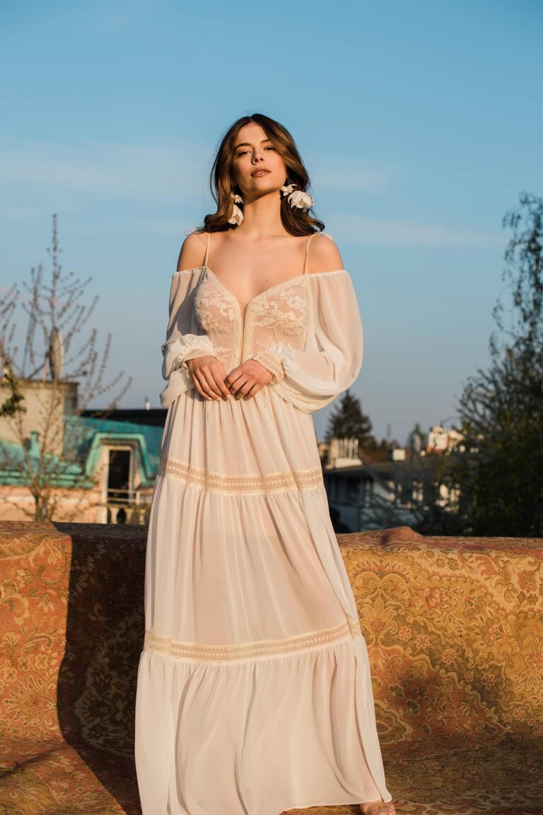 Suknia ślubna pięknie eksponująca ramiona