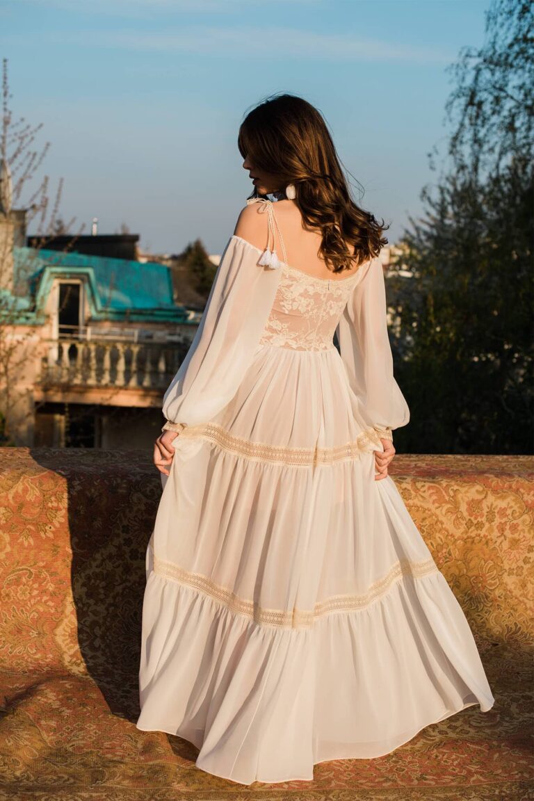 Suknia ślubna pięknie eksponująca ramiona