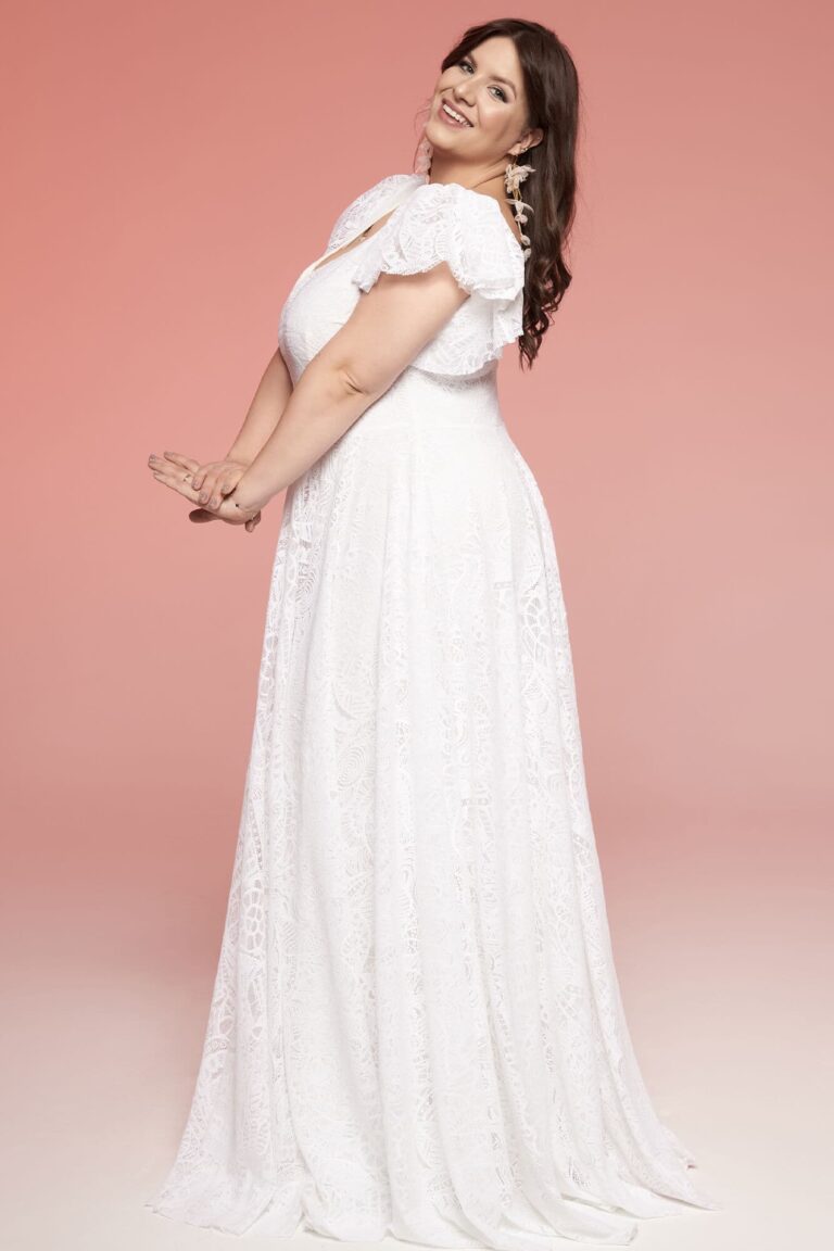 Suknia ślubna z krótkimi rękawami i rozkloszowanym dołem.