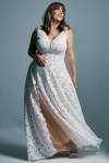 Biała suknia ślubna plus size eksponująca plecy