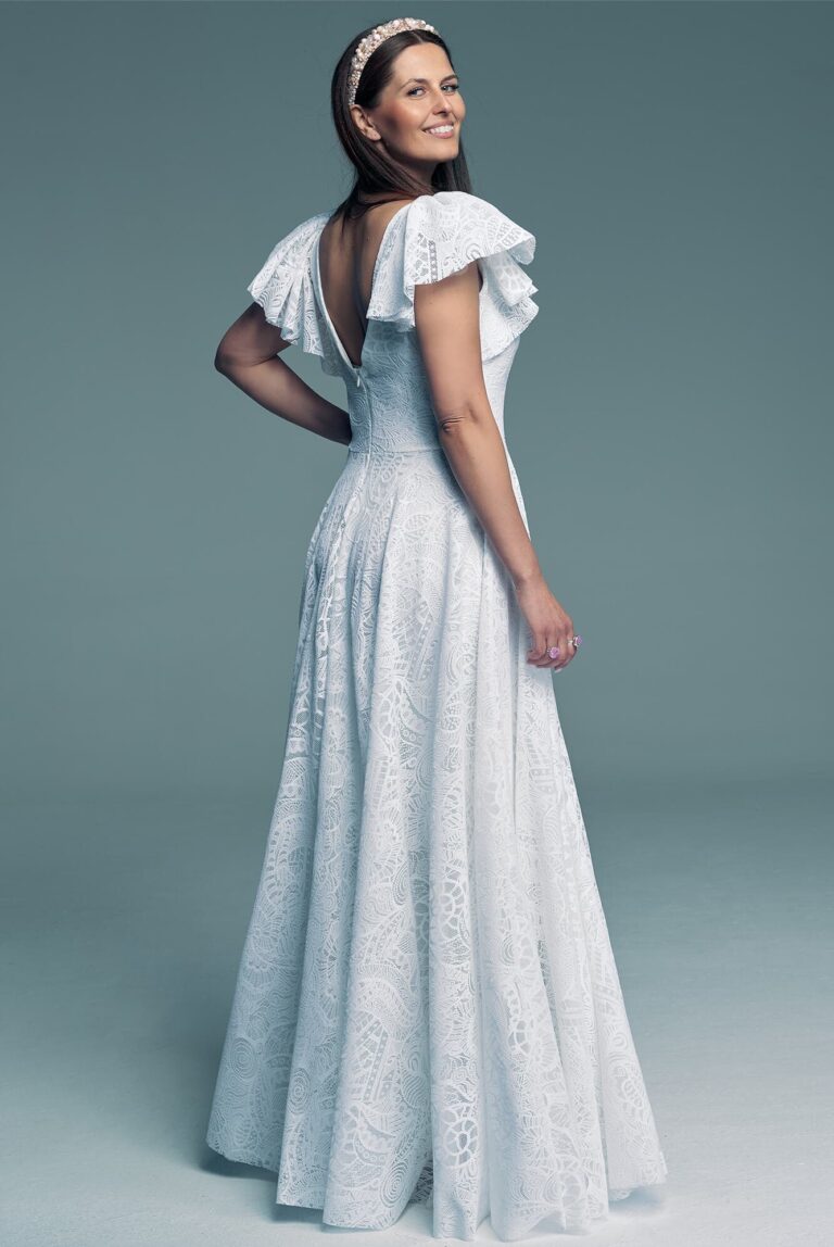 Suknia ślubna z koronką dla panien młodych chcących się wyróżniać