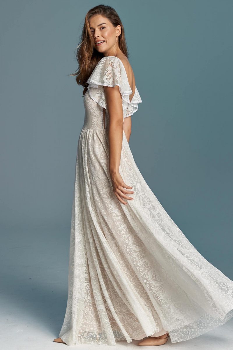 Biała klasyczna suknia ślubna