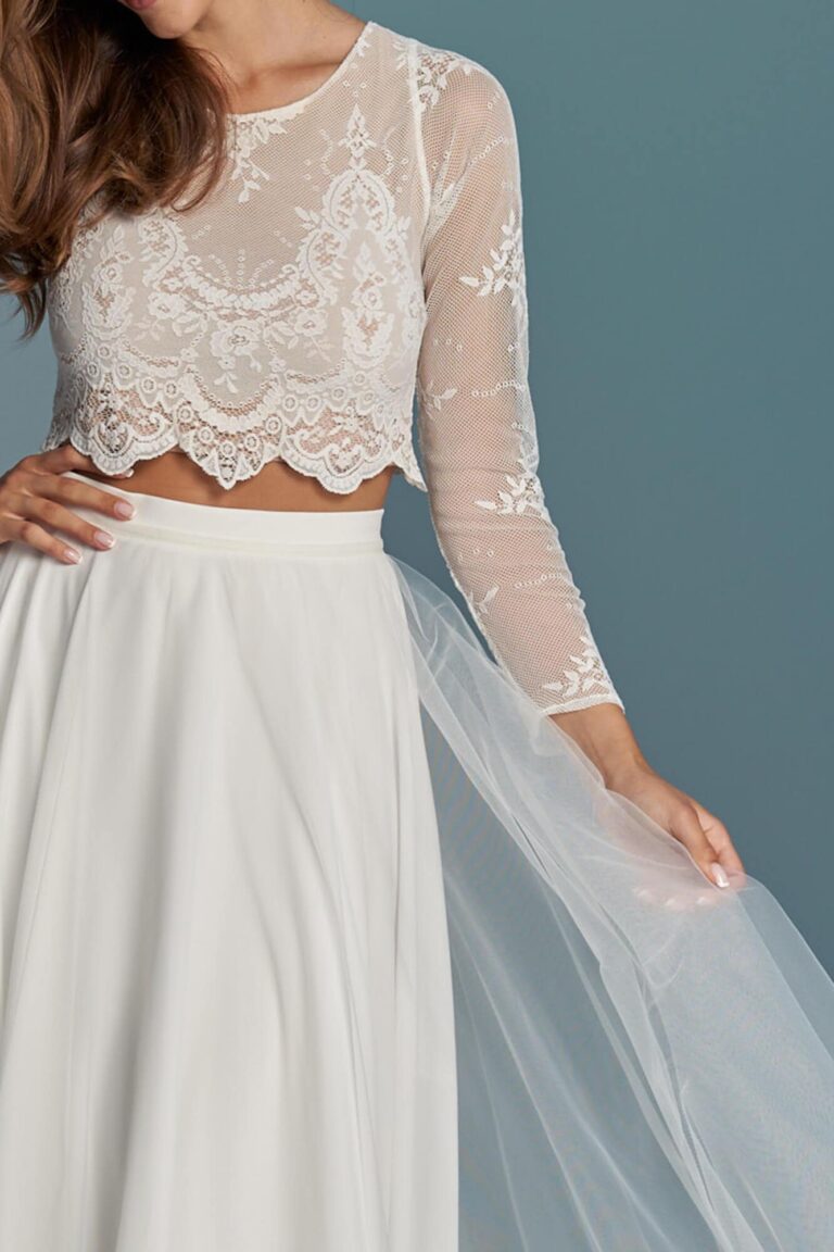 Dwuczęściowa, skromna suknia ślubna