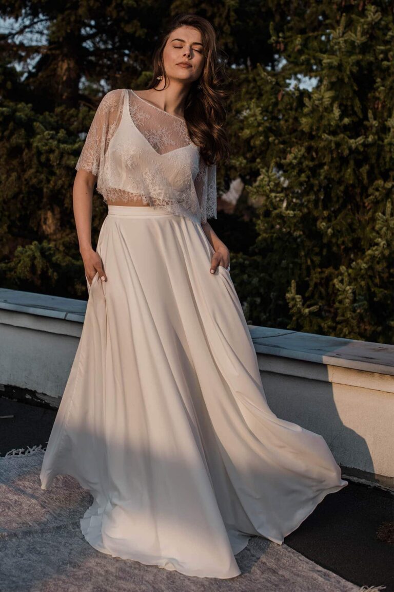 Gładka dwuczęściowa suknia ślubna z szyfonu