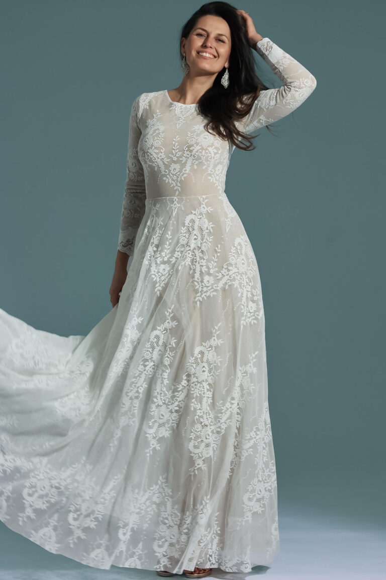 Zabudowana suknia ślubna z długim rękawem