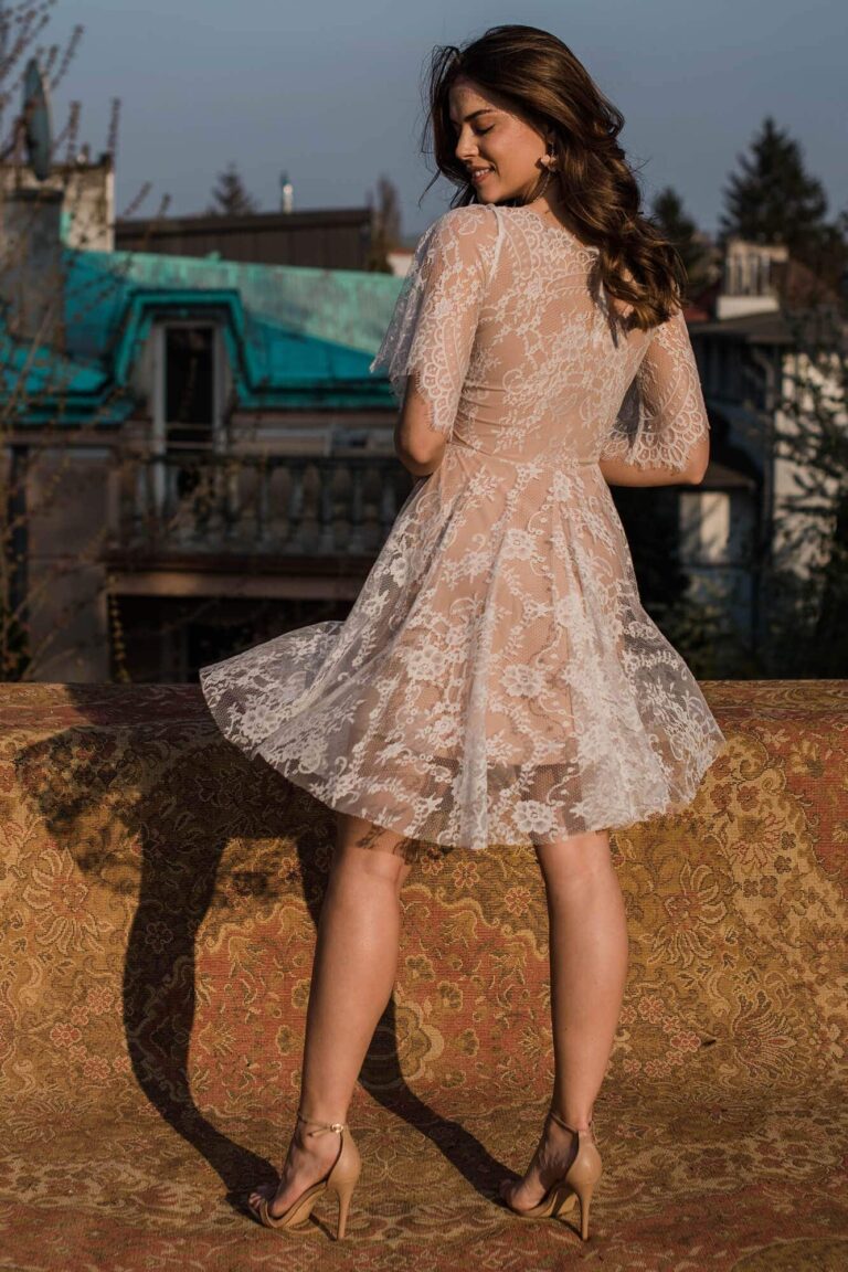 Zwiewna, delikatna suknia ślubna plus size