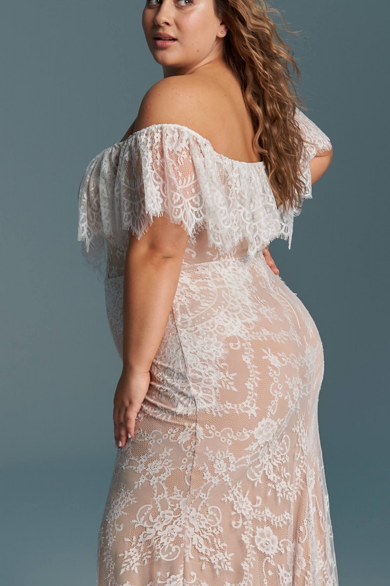 Suknia ślubna hiszpanka - odkryte ramiona