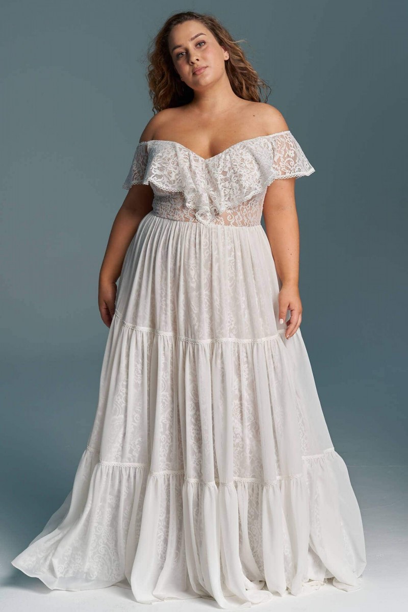 Suknia ślubna plus size z hiszpańską falbaną