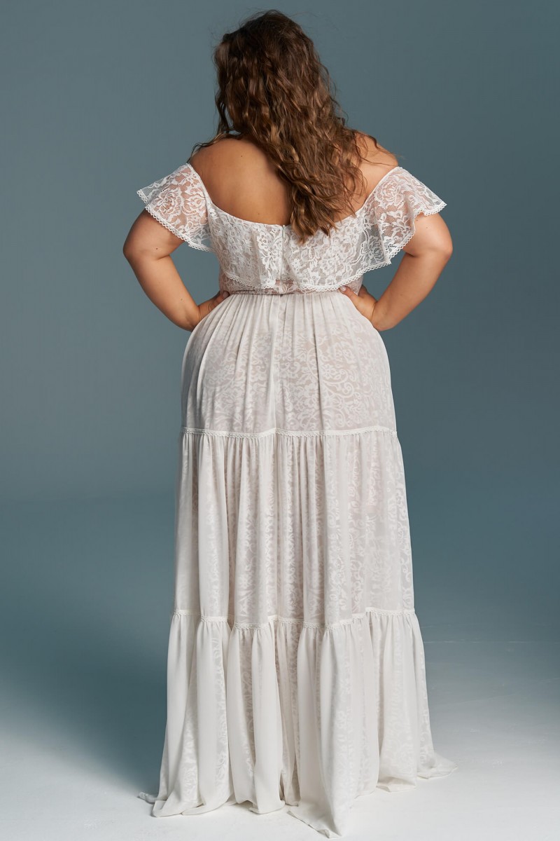 Suknia ślubna plus size z hiszpańską falbaną